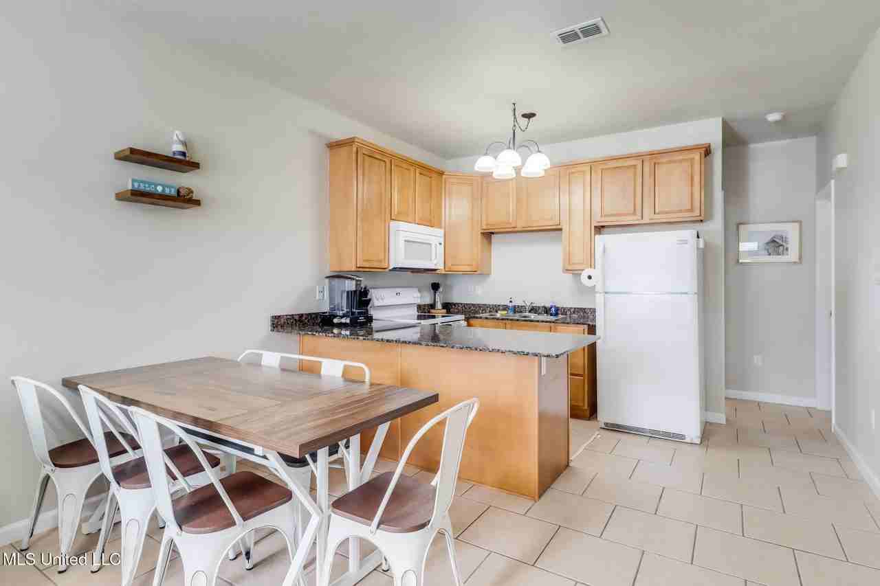 1131 Century Oaks Dr - Photo 6 of 19