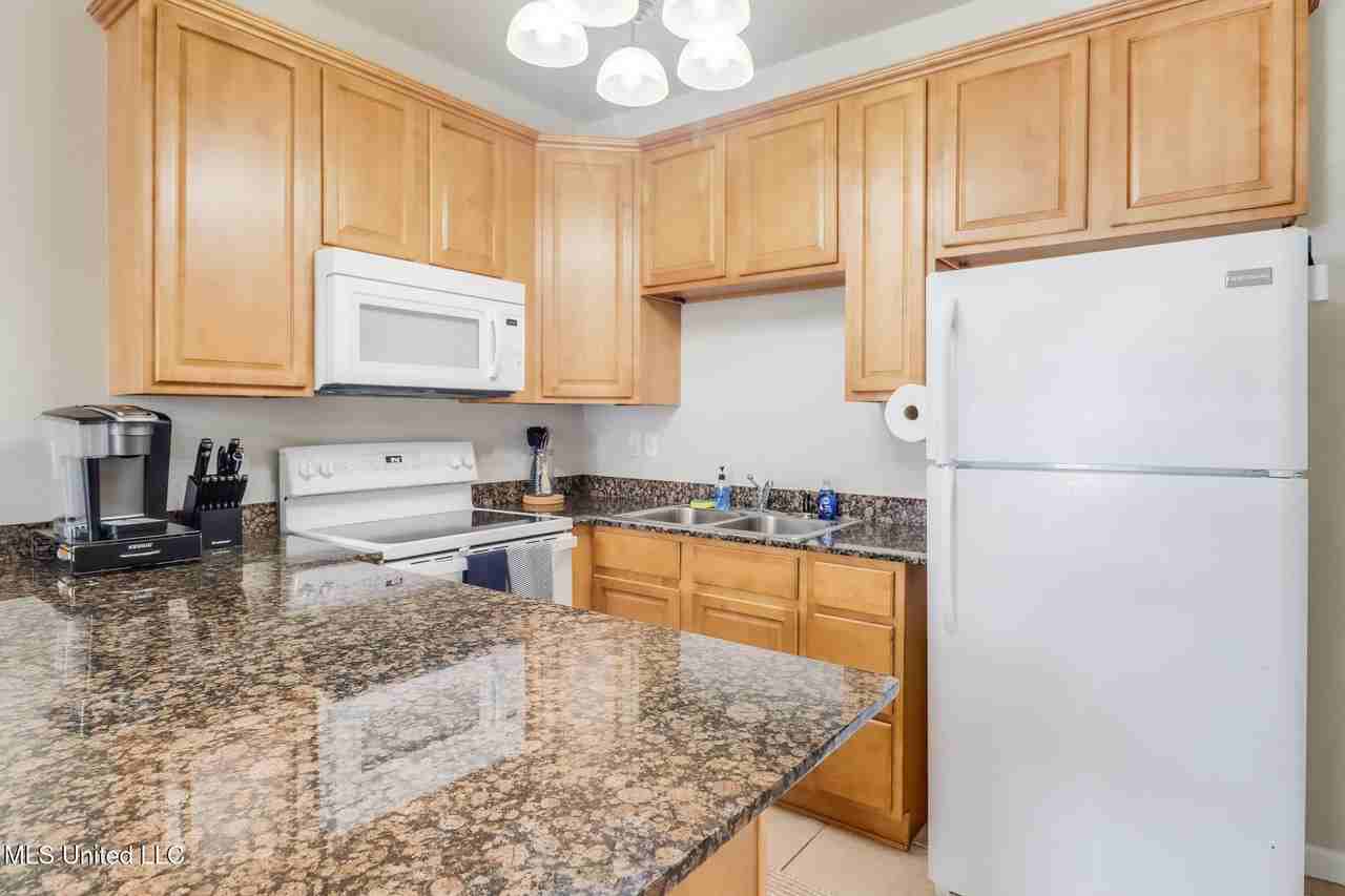 1131 Century Oaks Dr - Photo 7 of 19
