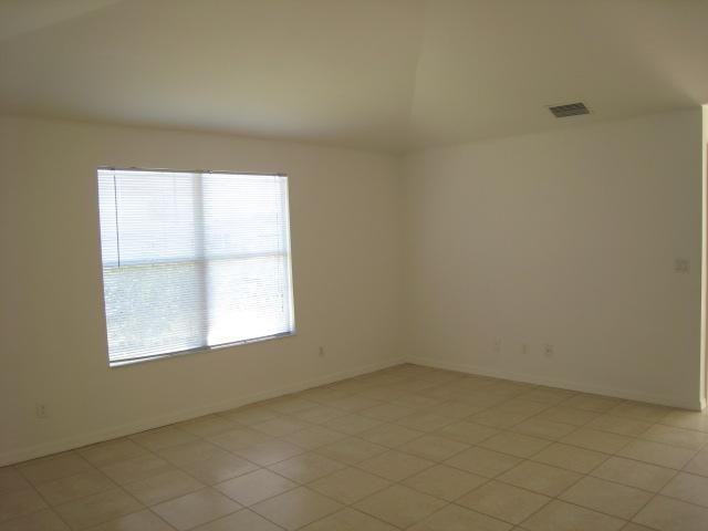 1123 Ichabod Ave - Photo 4 of 15