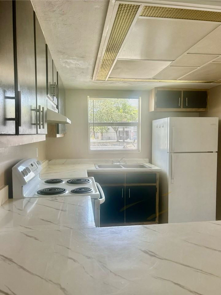 3605 Skyline Blvd - Photo 2 of 11