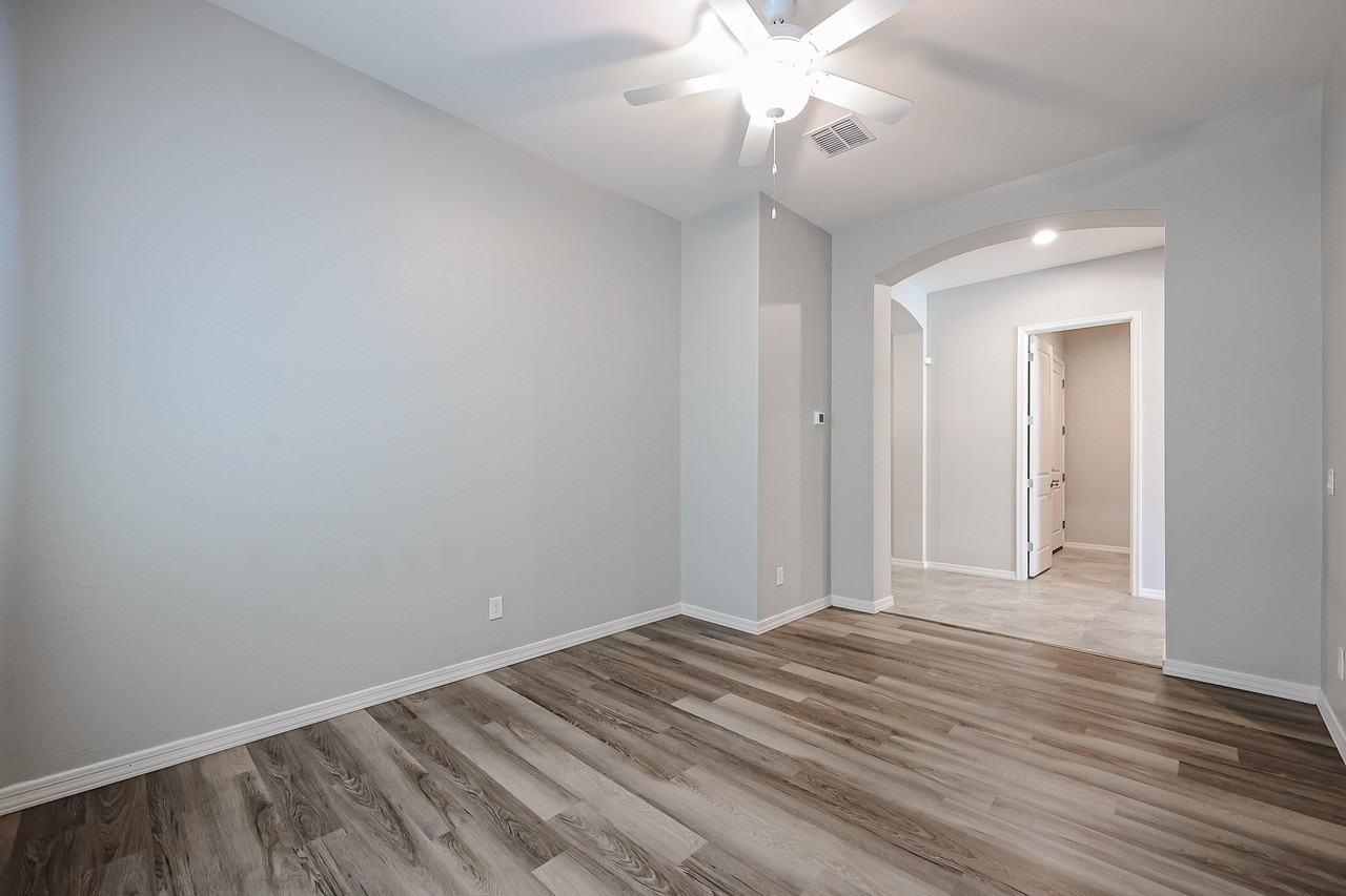 41335 W Almira Dr - Photo 4 of 26