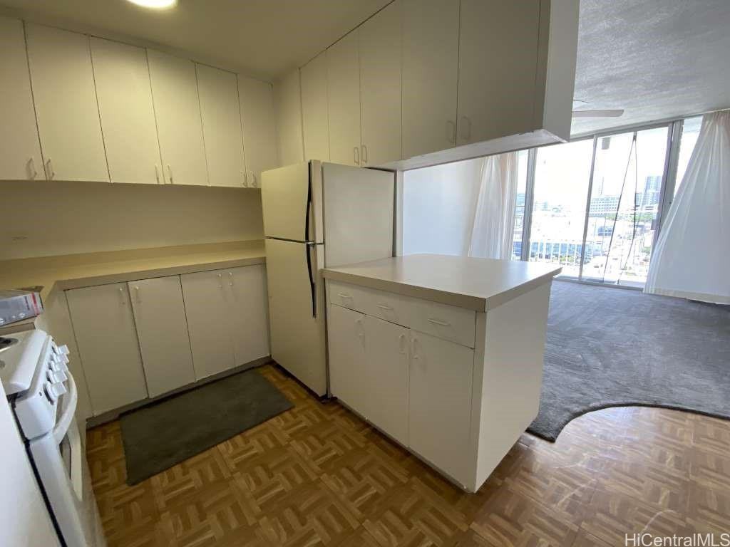 1125 Young St #903 - Photo 3 of 10