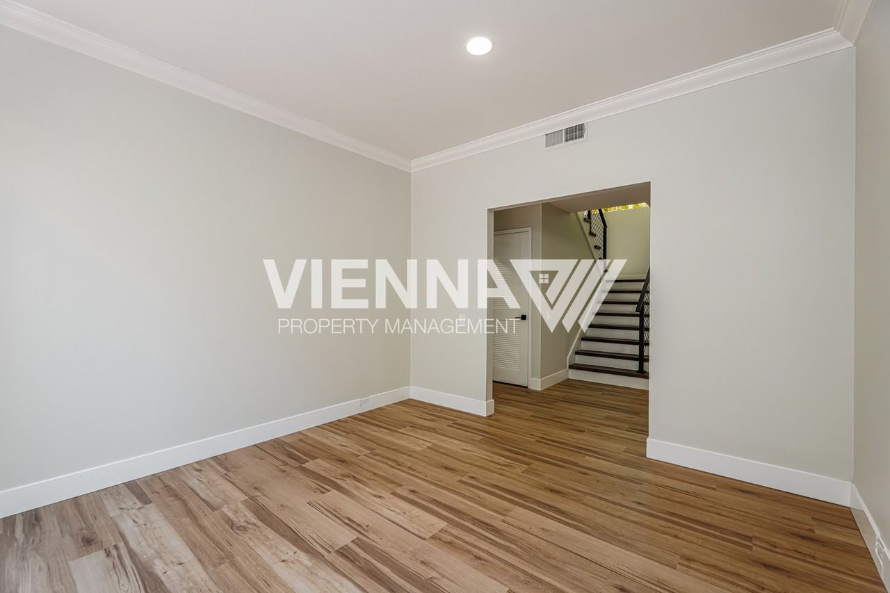 340 Wyndgate Rd - Photo 4 of 20
