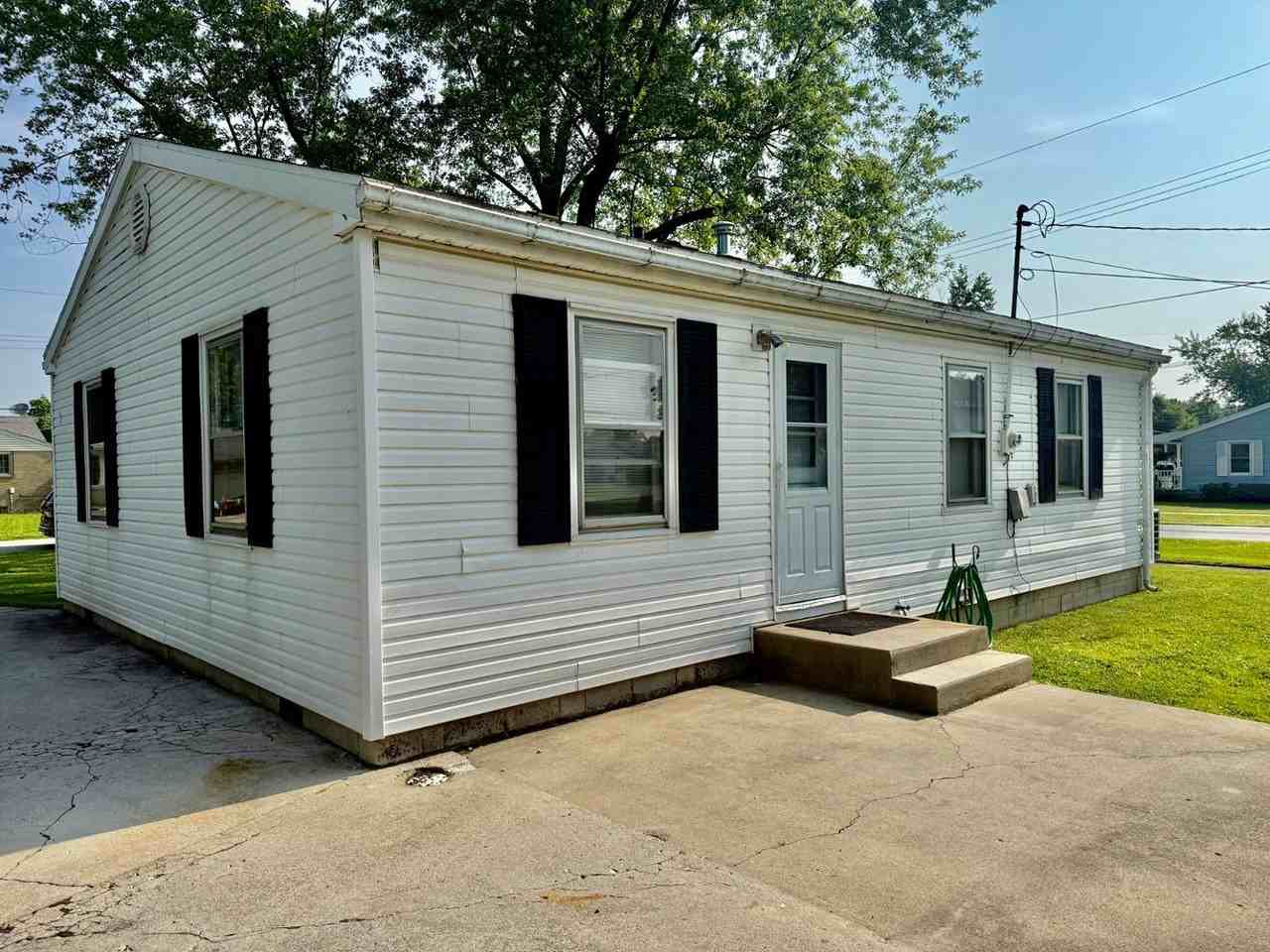 329 E Pearl St - Photo 2 of 3