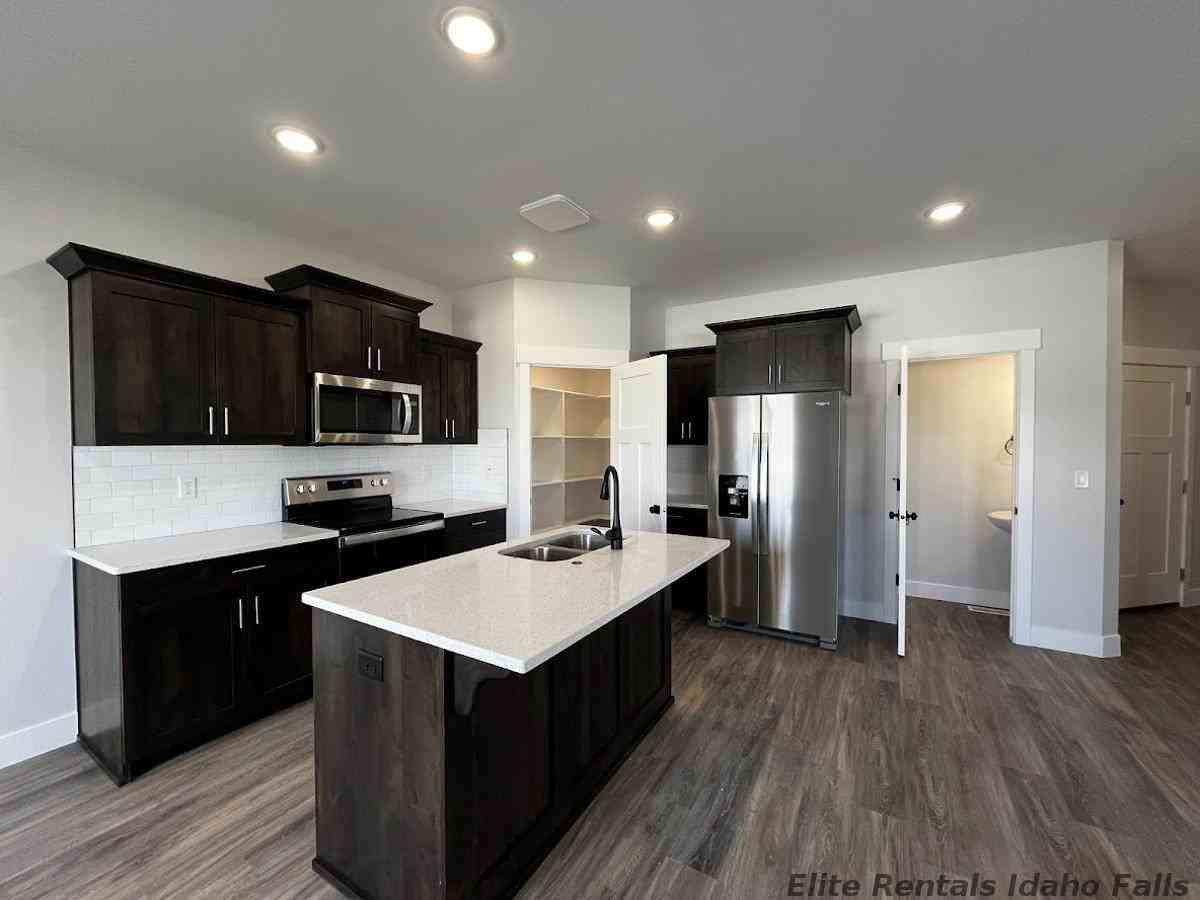 3355 Judy St - Photo 3 of 21