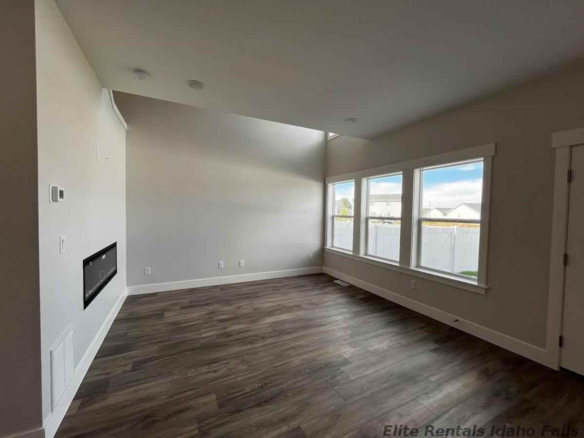 3355 Judy St - Photo 4 of 21