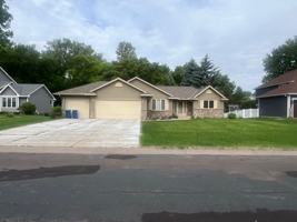 featured image of 653 Parkwood Cir