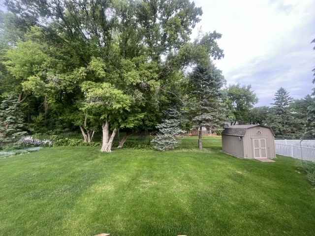 653 Parkwood Cir - Photo 2 of 25