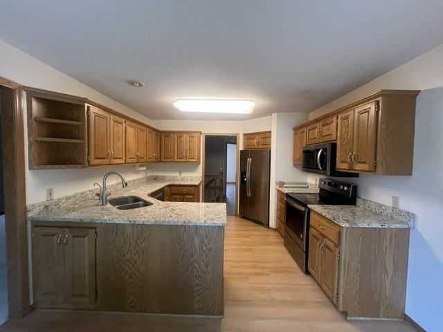 653 Parkwood Cir - Photo 5 of 25