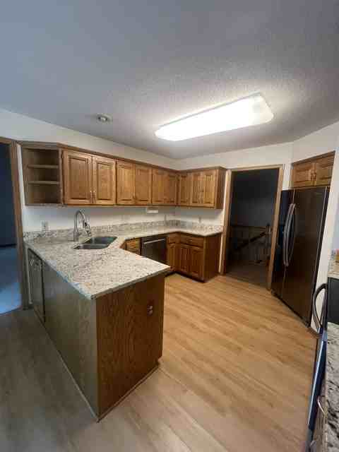 653 Parkwood Cir - Photo 6 of 25