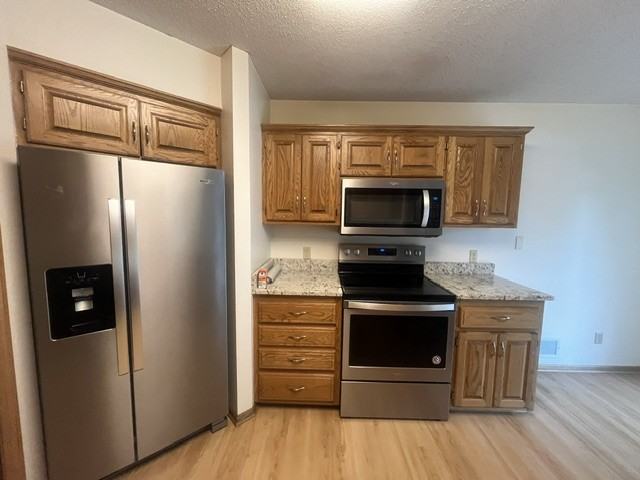653 Parkwood Cir - Photo 7 of 25