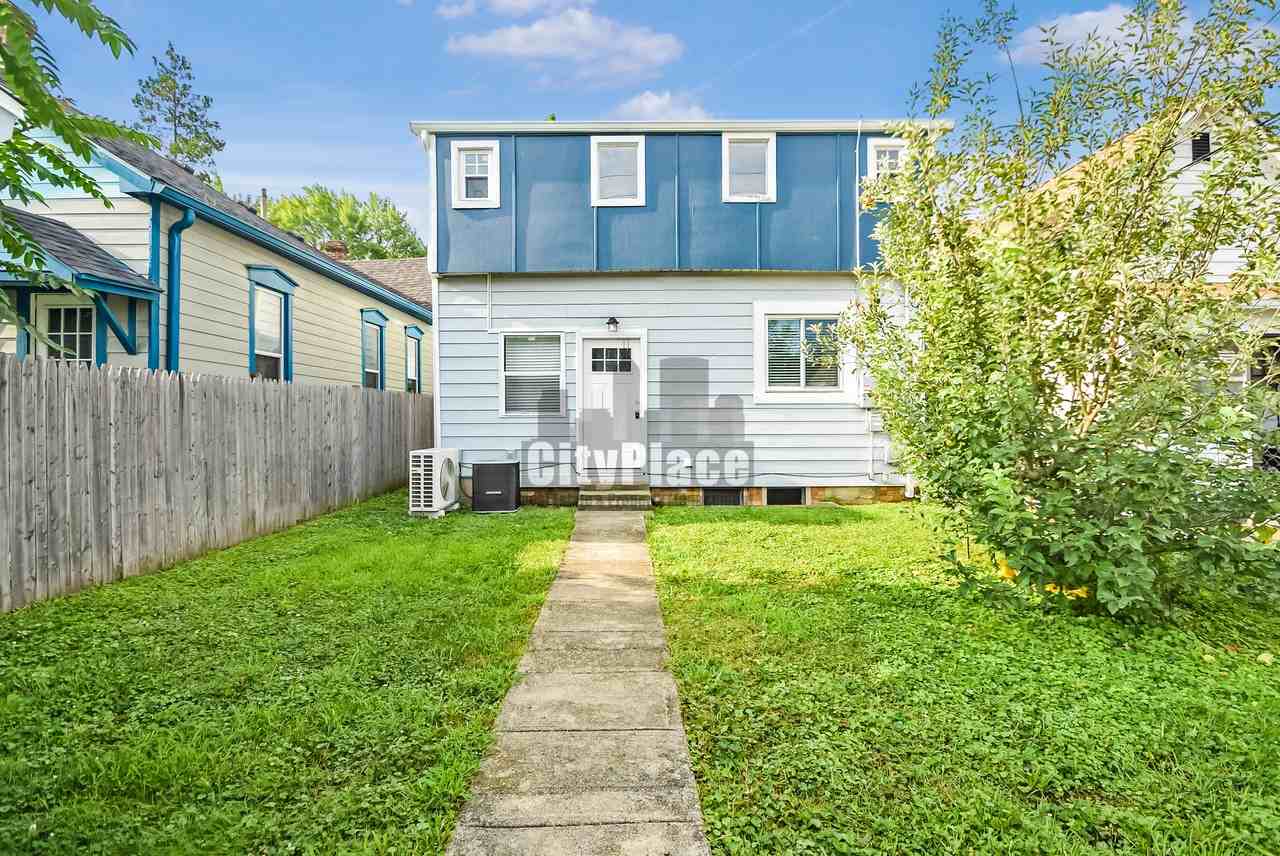 1548 Lexington Ave - Photo 7 of 32