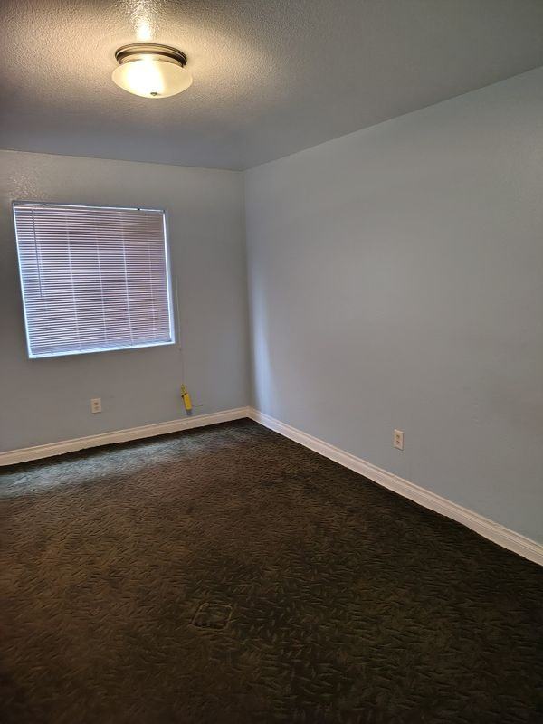 10516 Avalon Blvd - Photo 4 of 7