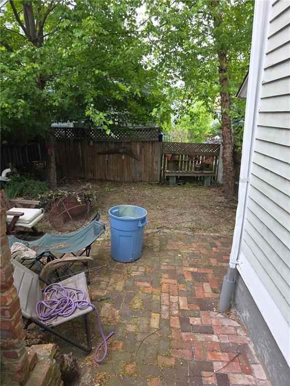 140 Larch St - Photo 3 of 10