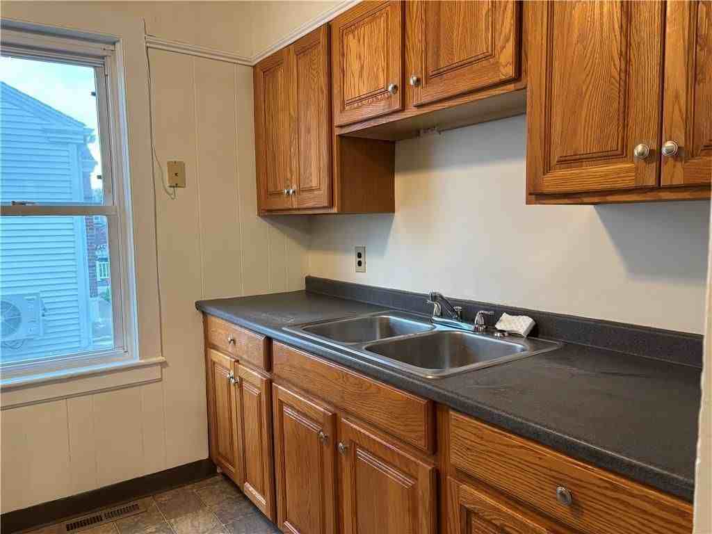 9 York Ave - Photo 2 of 11