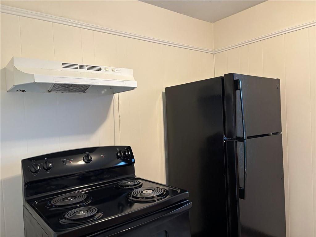 9 York Ave - Photo 3 of 11