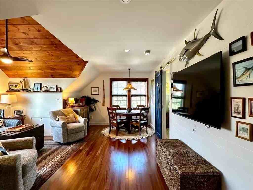 316 Succotash Rd - Photo 5 of 20