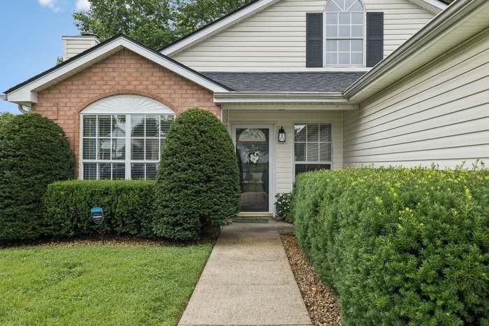 4012 Amber Way - Photo 3 of 16