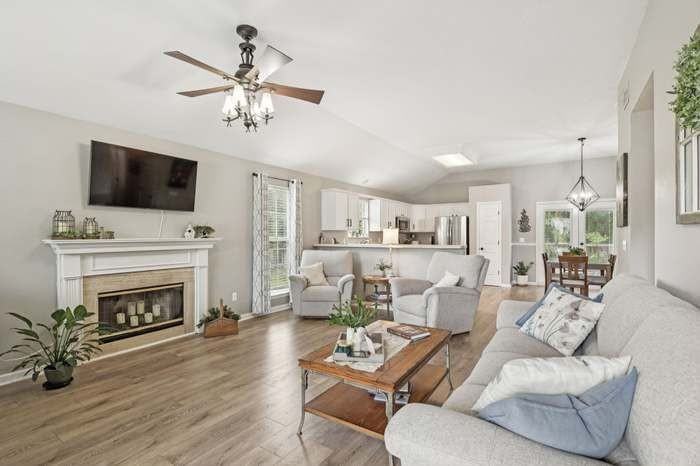 4012 Amber Way - Photo 4 of 16