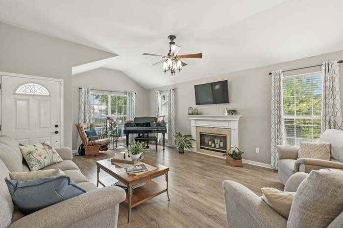 4012 Amber Way - Photo 7 of 16