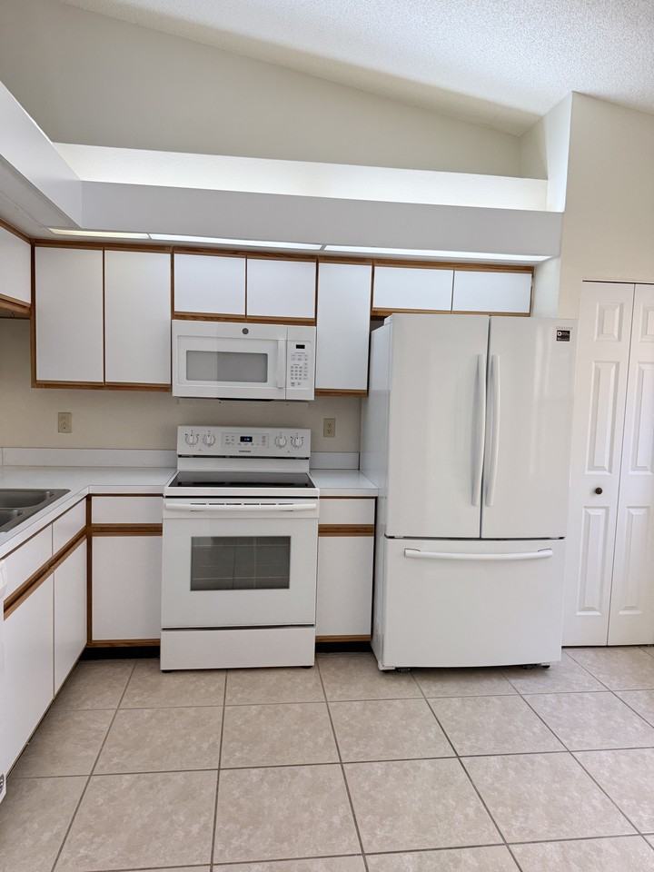 5215 Lochmead Ter - Photo 5 of 19