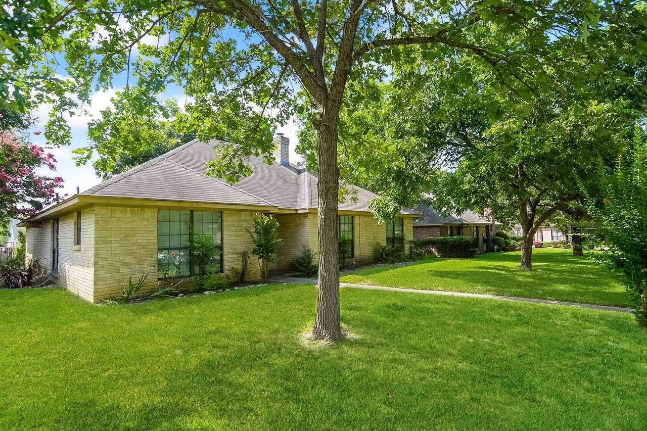 4417 Lone Star Trl - Photo 3 of 22