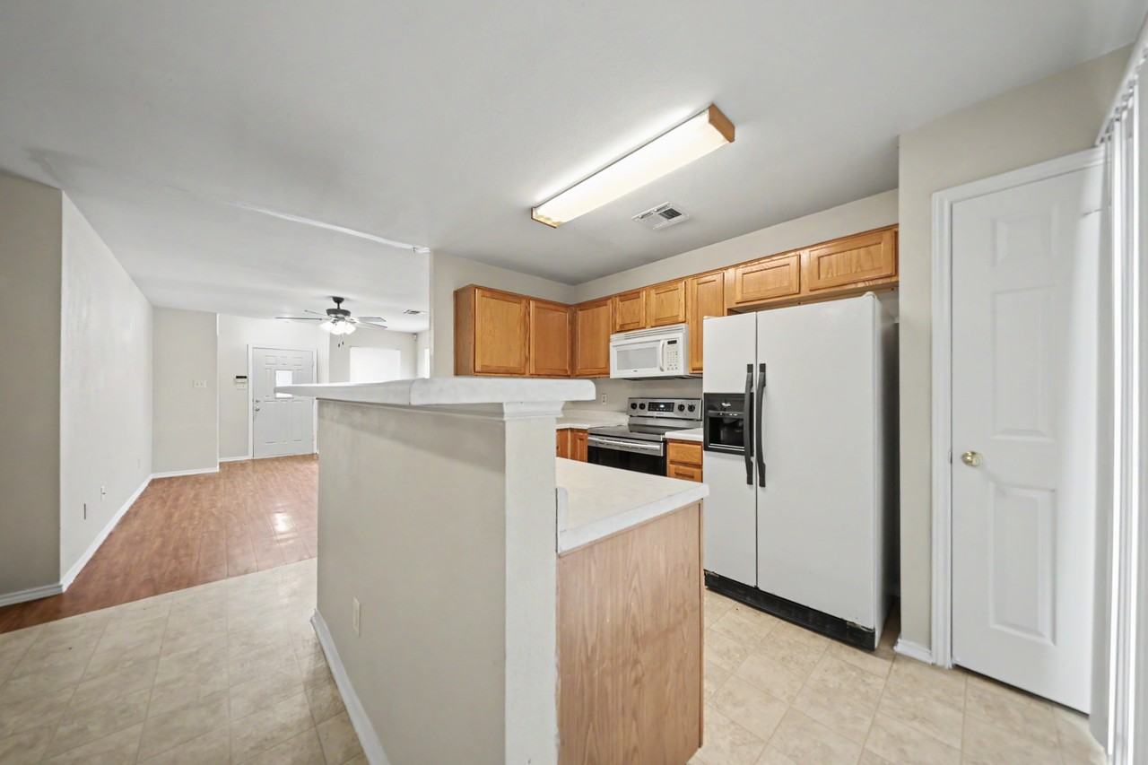 1404 Fox Creek Dr - Photo 4 of 20