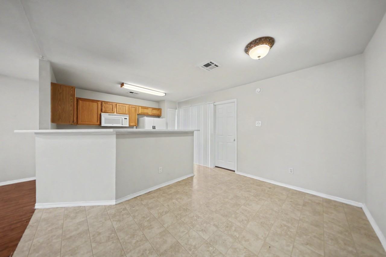 1404 Fox Creek Dr - Photo 6 of 20