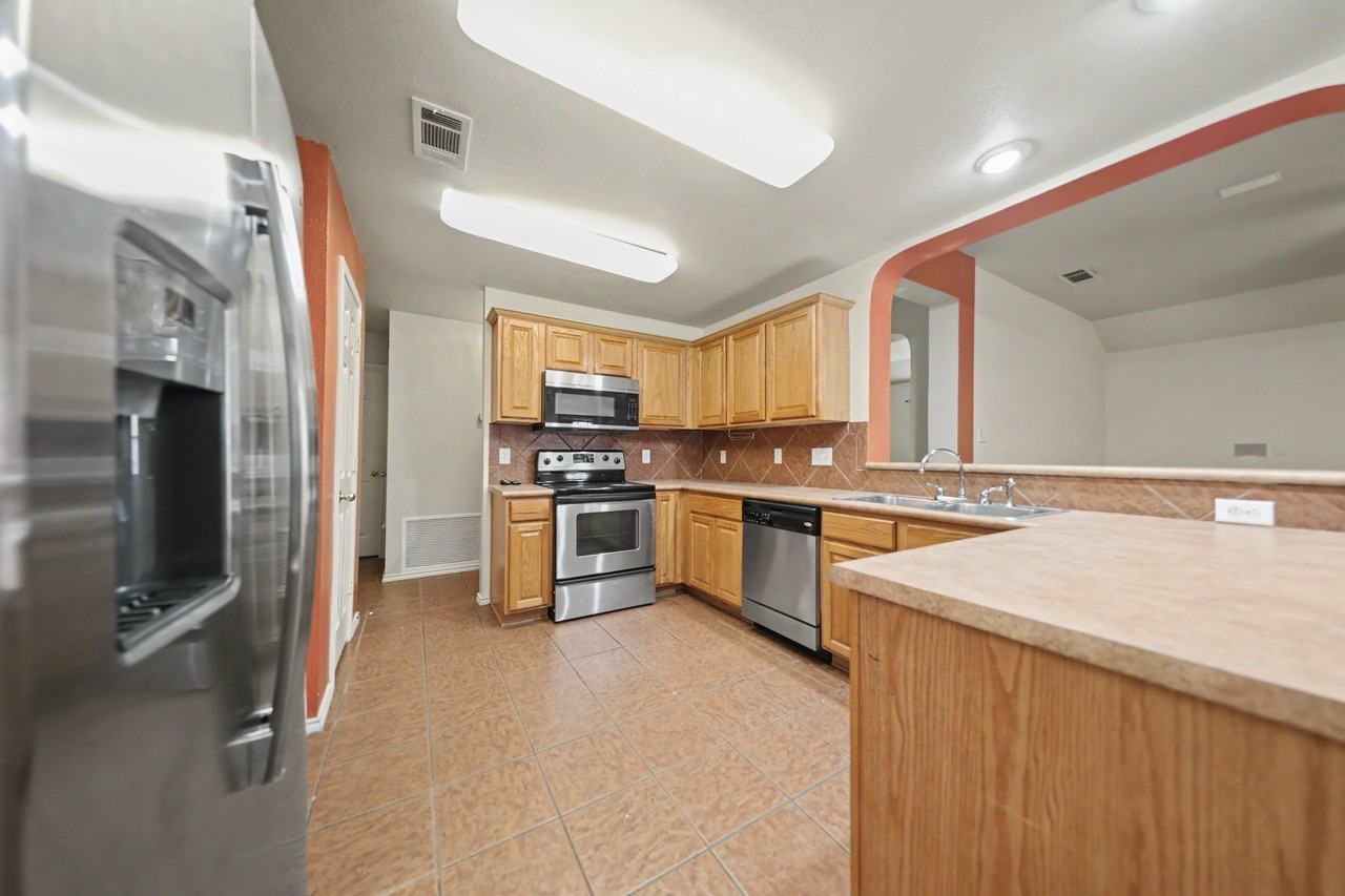 1804 Lobrecht Ct - Photo 4 of 27