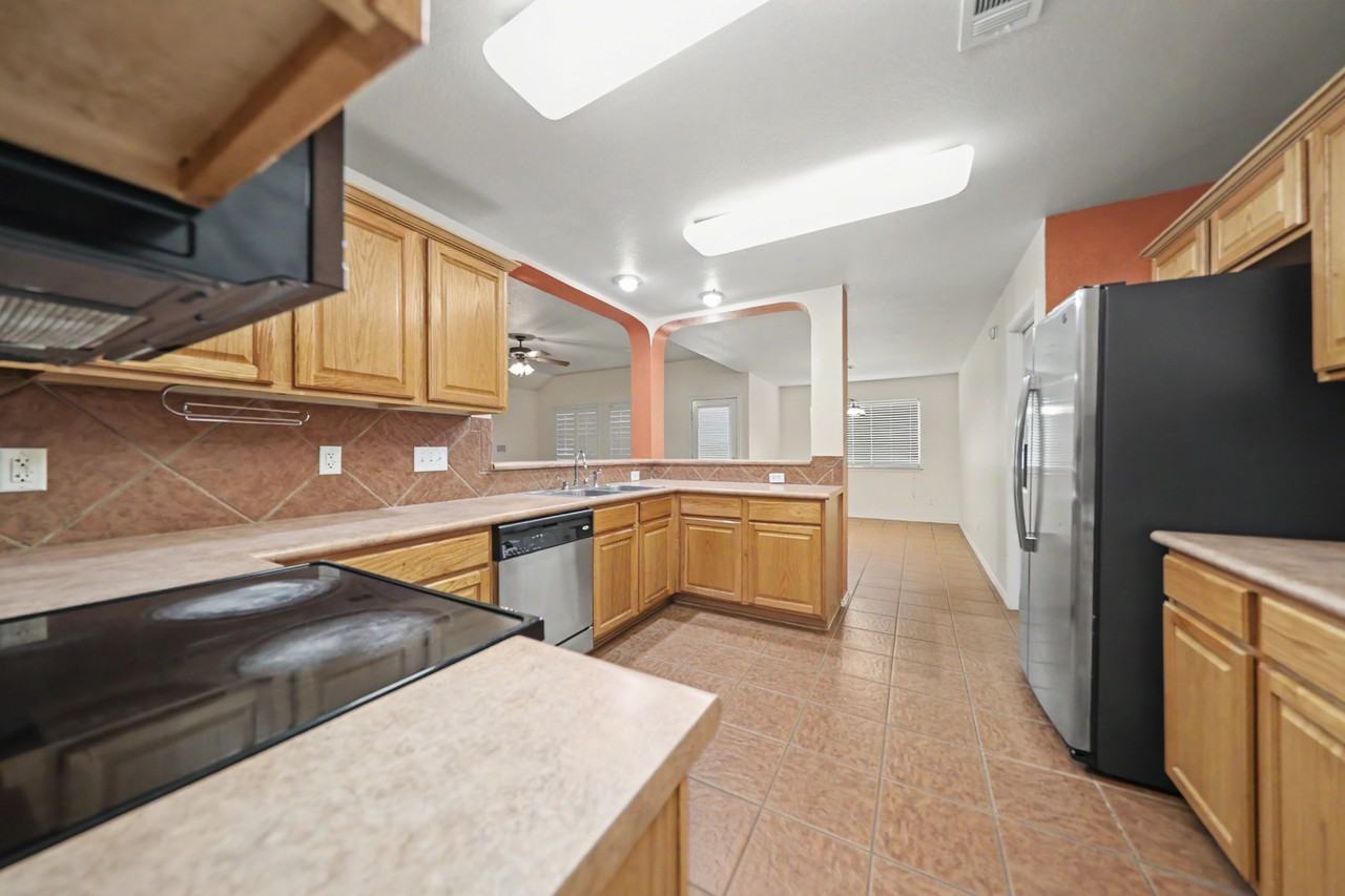 1804 Lobrecht Ct - Photo 5 of 27