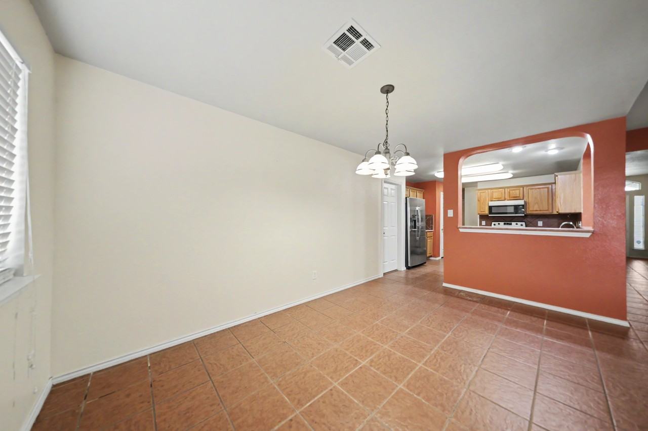 1804 Lobrecht Ct - Photo 7 of 27