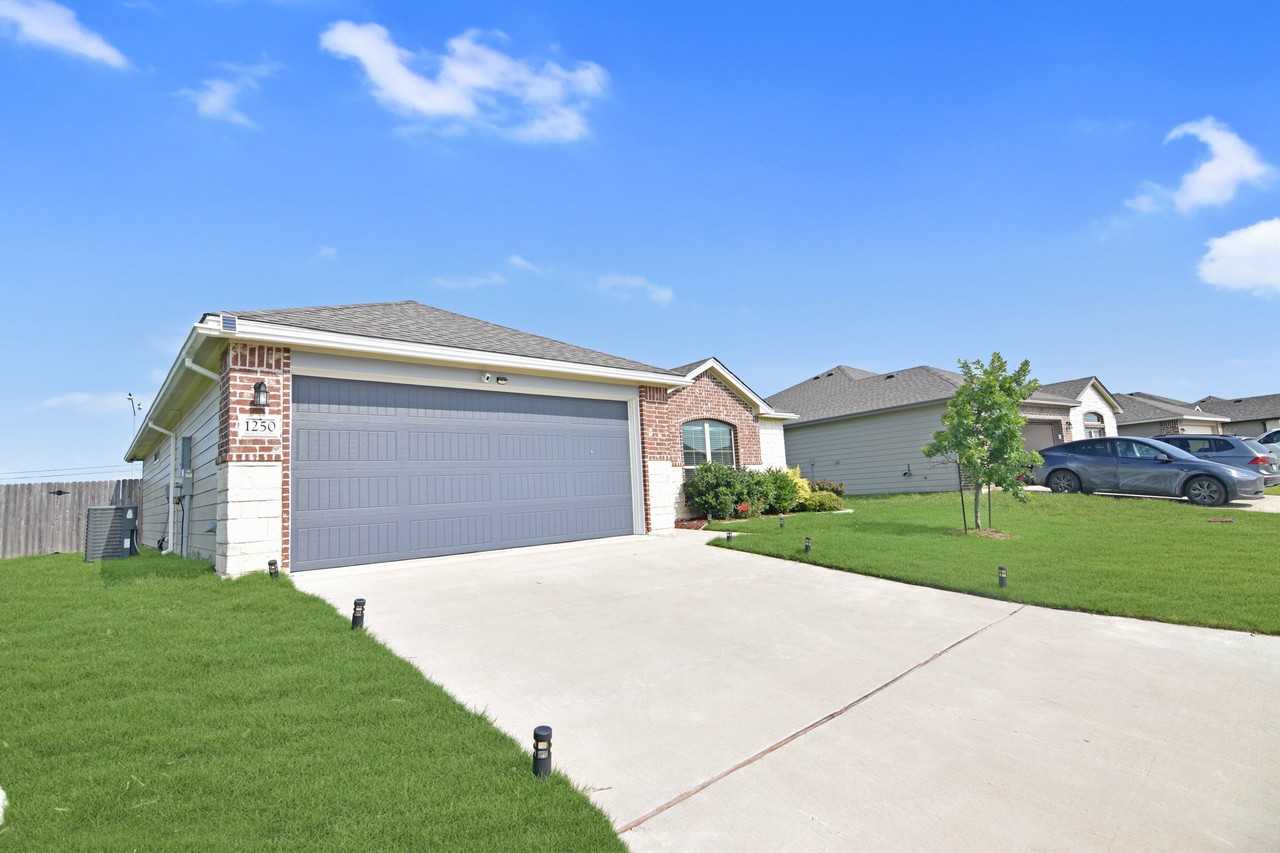 1250 Lakeway Crossing Dr - Photo 2 of 21