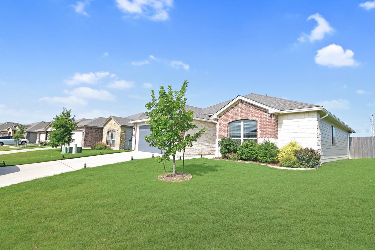 1250 Lakeway Crossing Dr - Photo 3 of 21