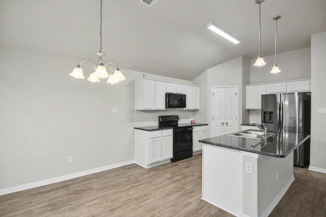 1250 Lakeway Crossing Dr - Photo 5 of 21