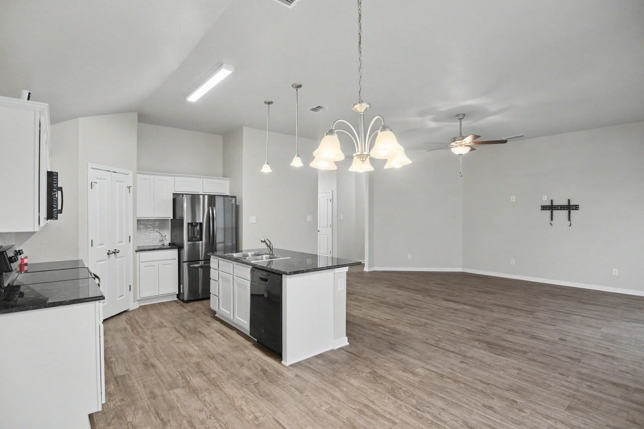 1250 Lakeway Crossing Dr - Photo 6 of 21