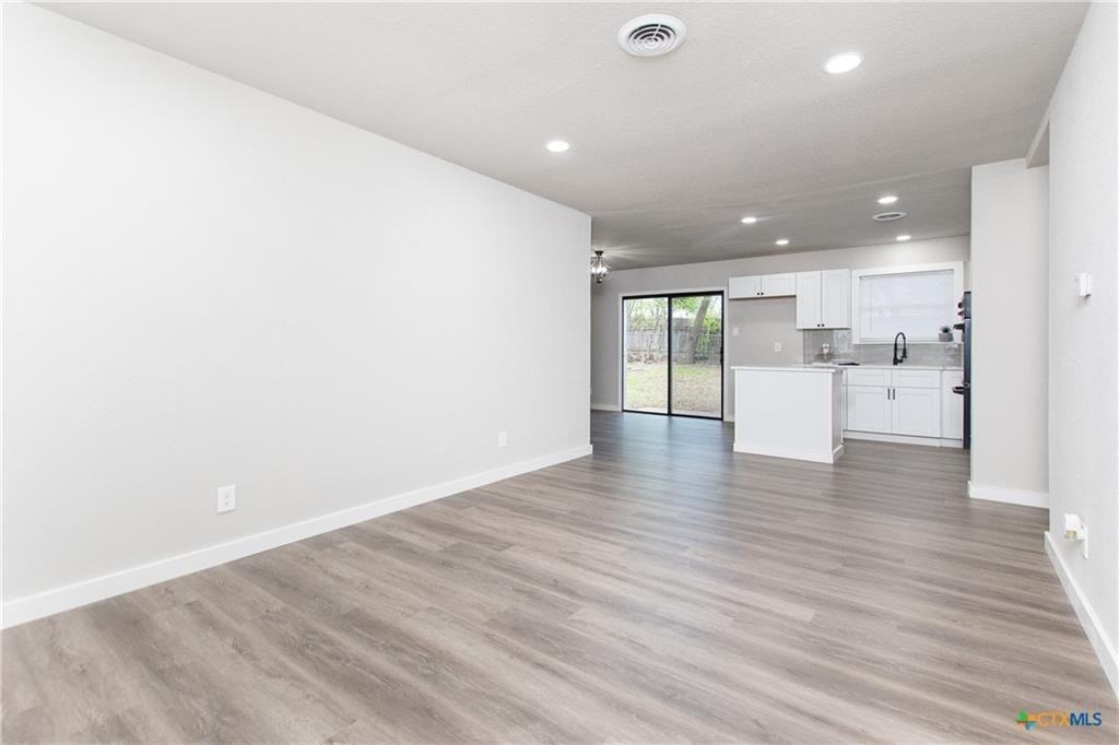 2313 Debra Cir - Photo 4 of 20