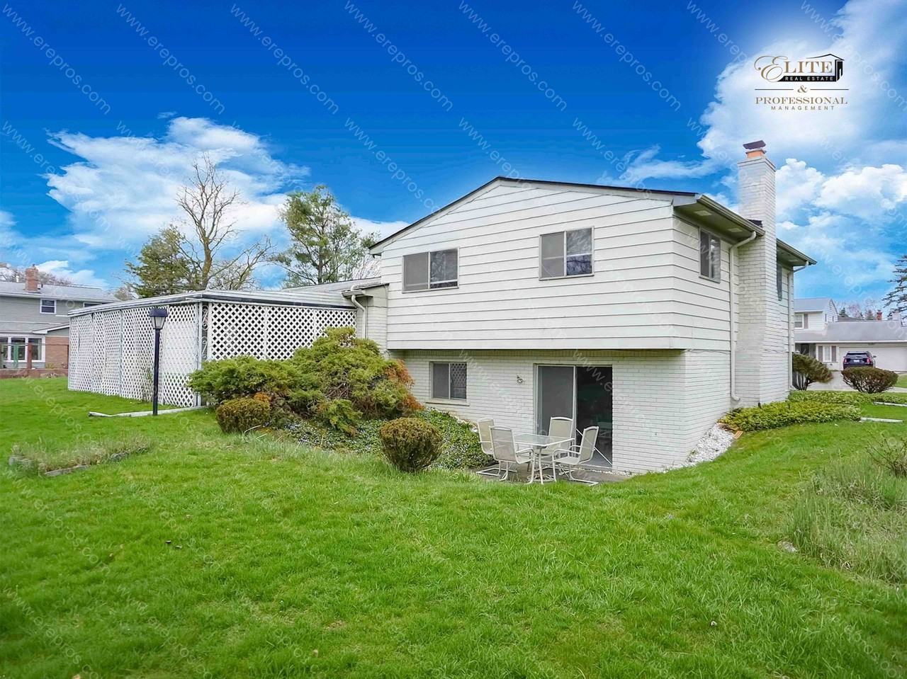 5049 Countryhouse - Photo 2 of 8