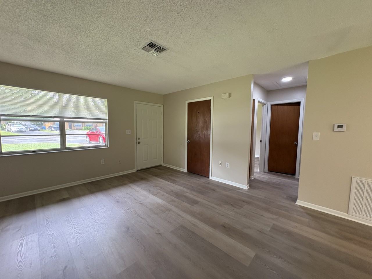 20015 Suncrest Dr - Photo 5 of 12