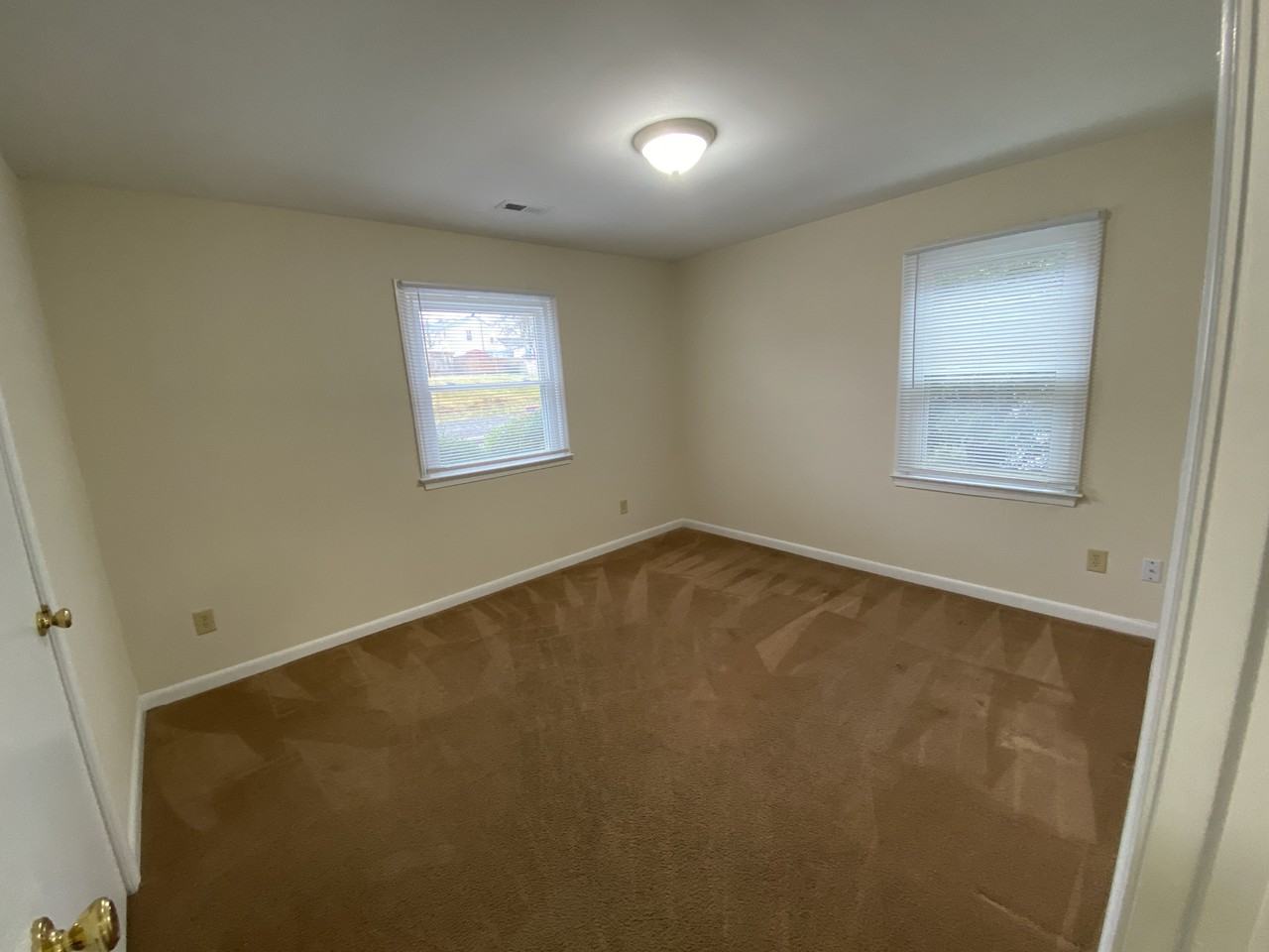 110 W Piedmont St - Photo 7 of 13