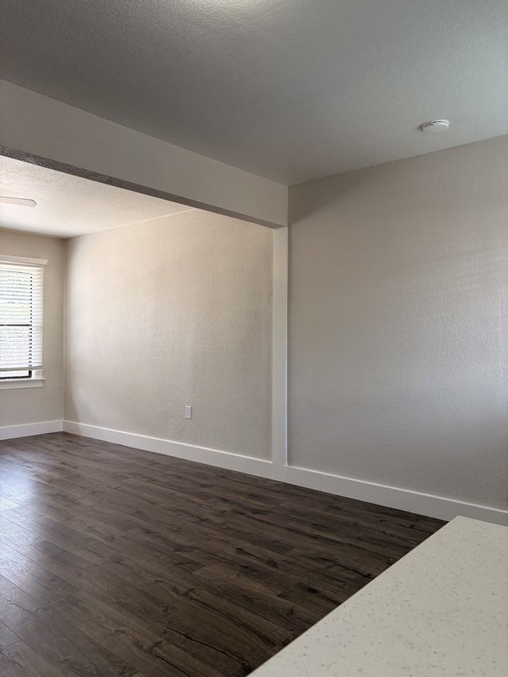 1520 C St - Photo 2 of 9