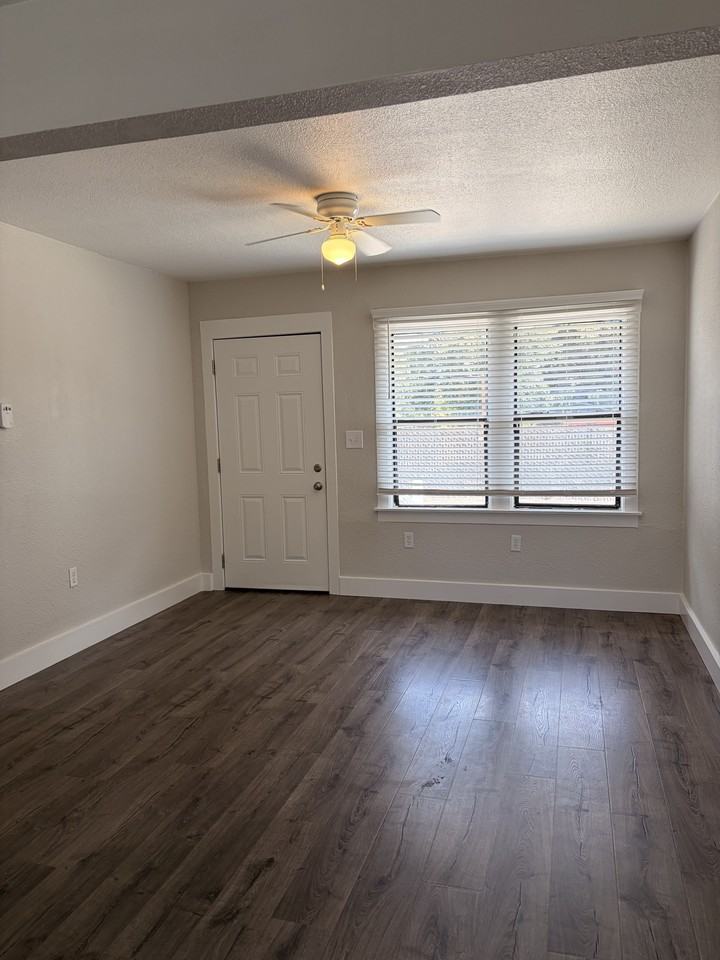 1520 C St - Photo 3 of 9