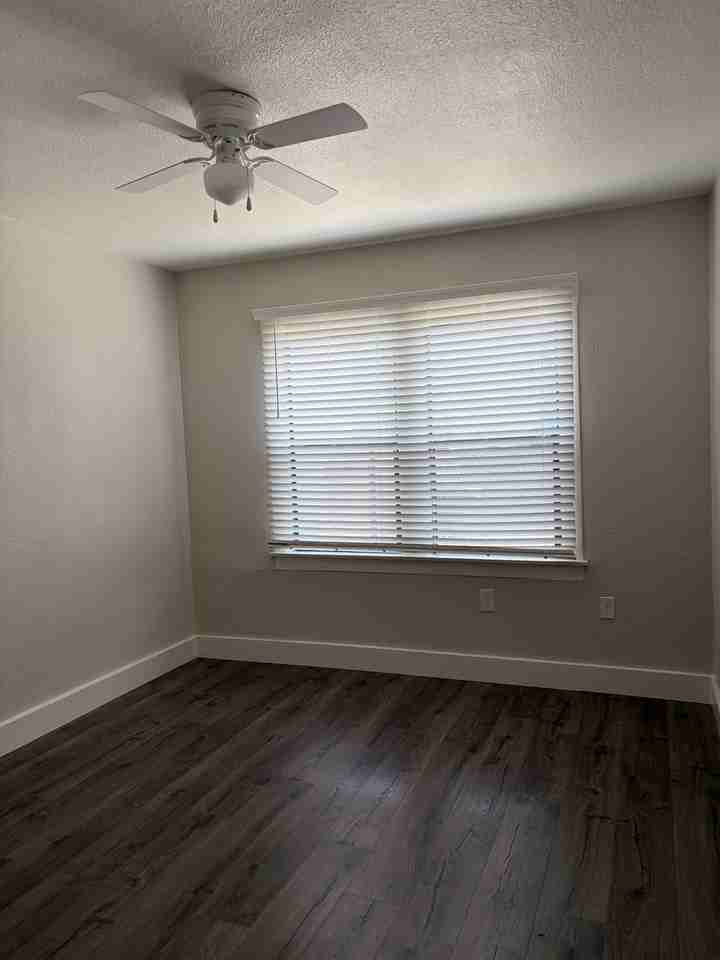 1520 C St - Photo 4 of 9