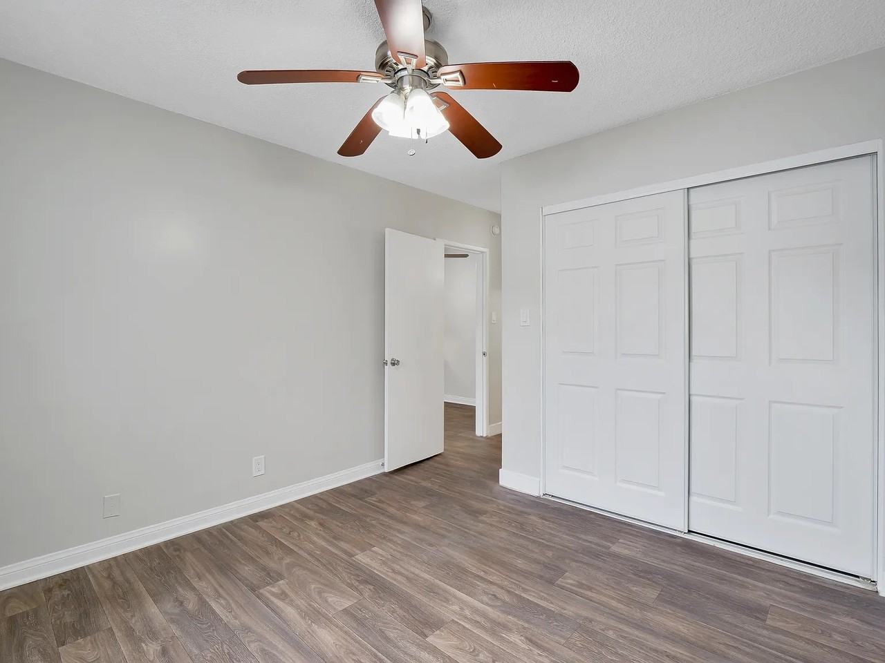 12405 Benedict Ave - Photo 4 of 7