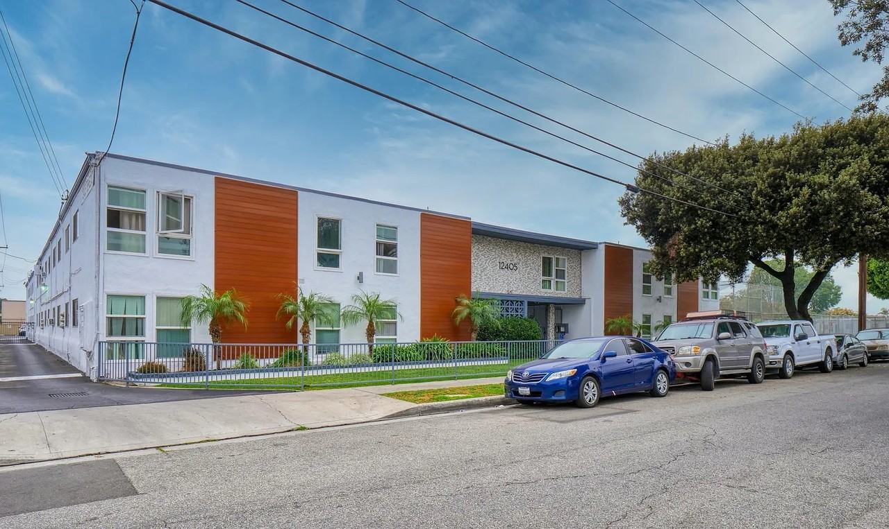 12405 Benedict Ave - Photo 6 of 7