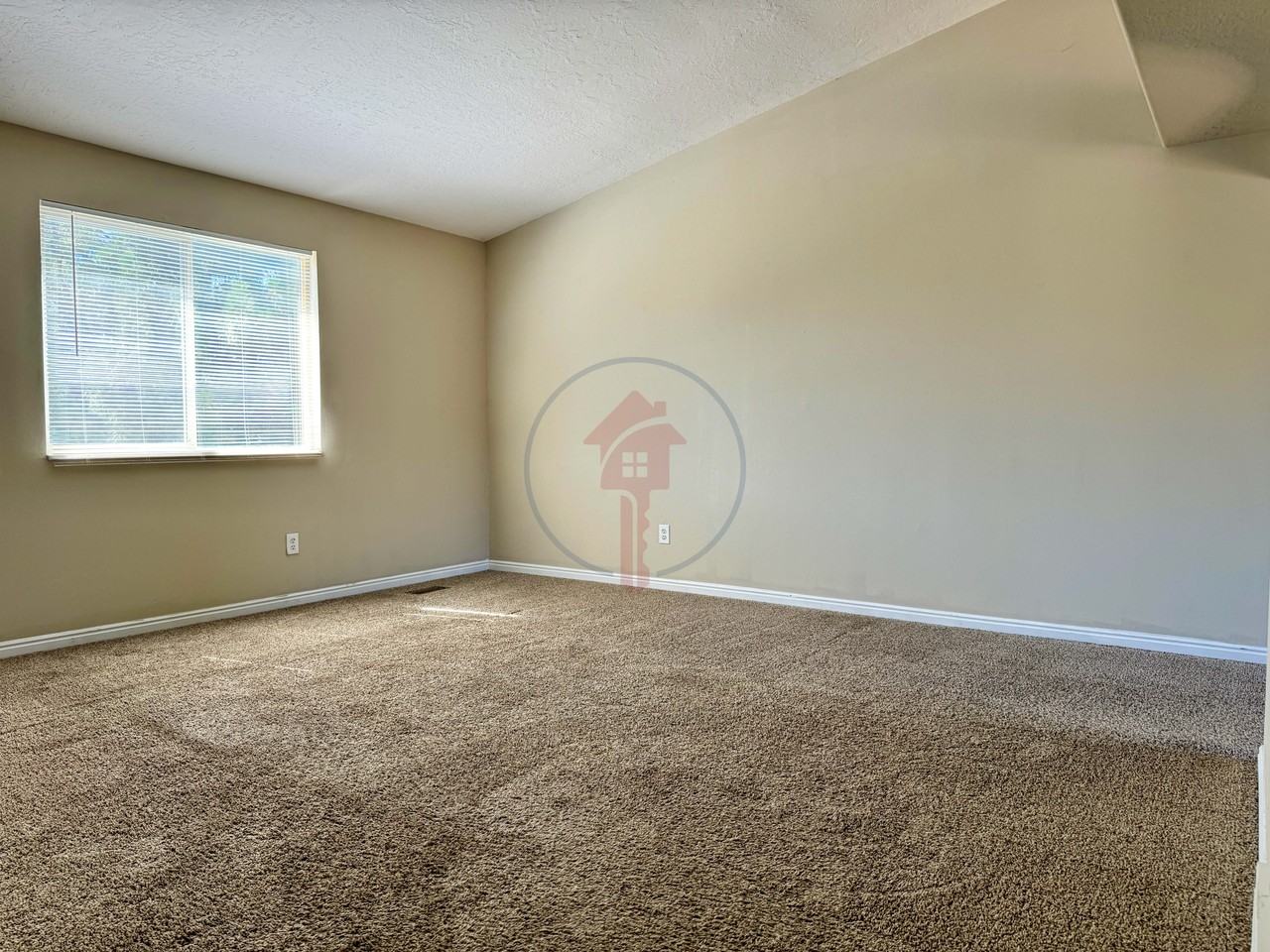 724 Nw - Photo 2 of 20