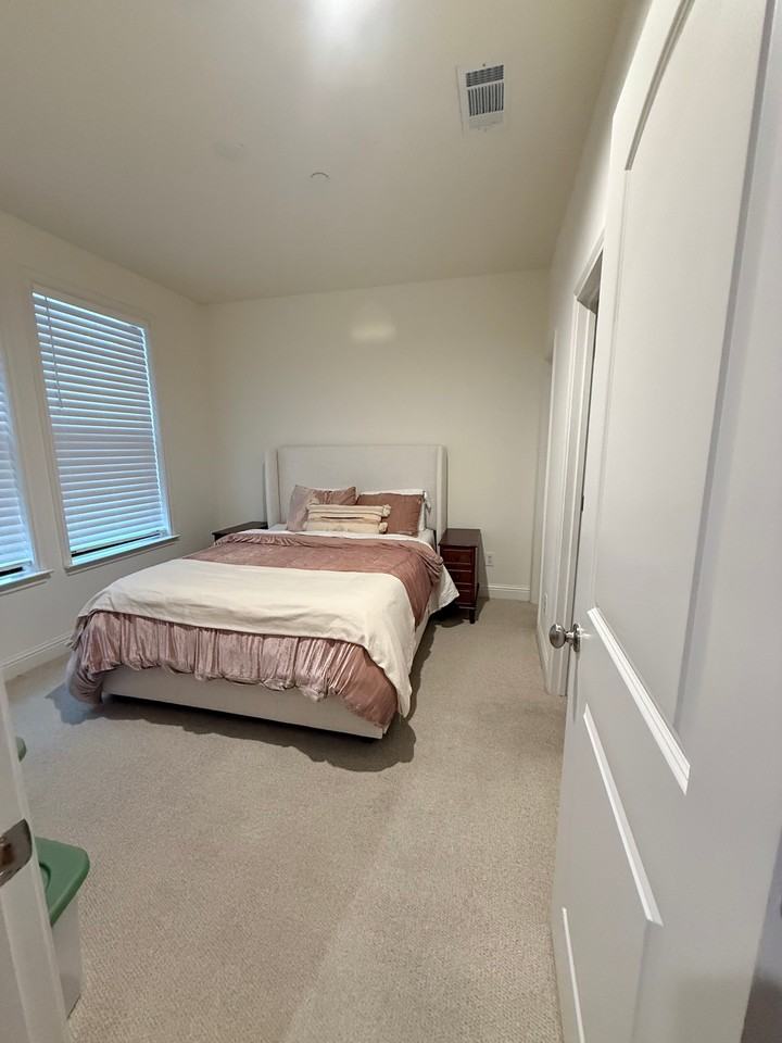 4230 Travis St #8 - Photo 4 of 43