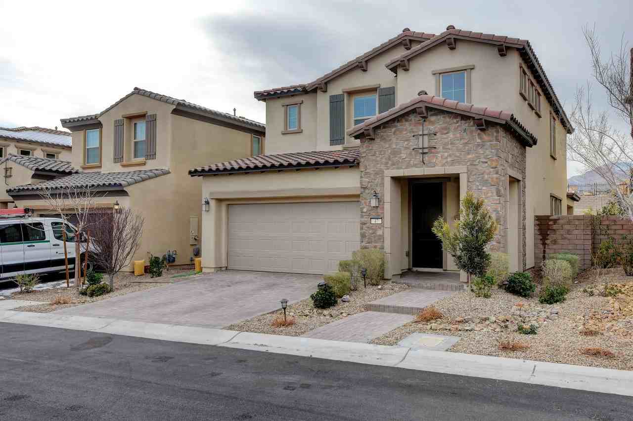 47 Berneri Dr - Photo 2 of 14