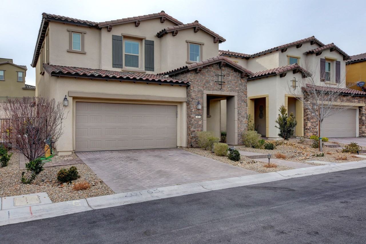 47 Berneri Dr - Photo 3 of 14