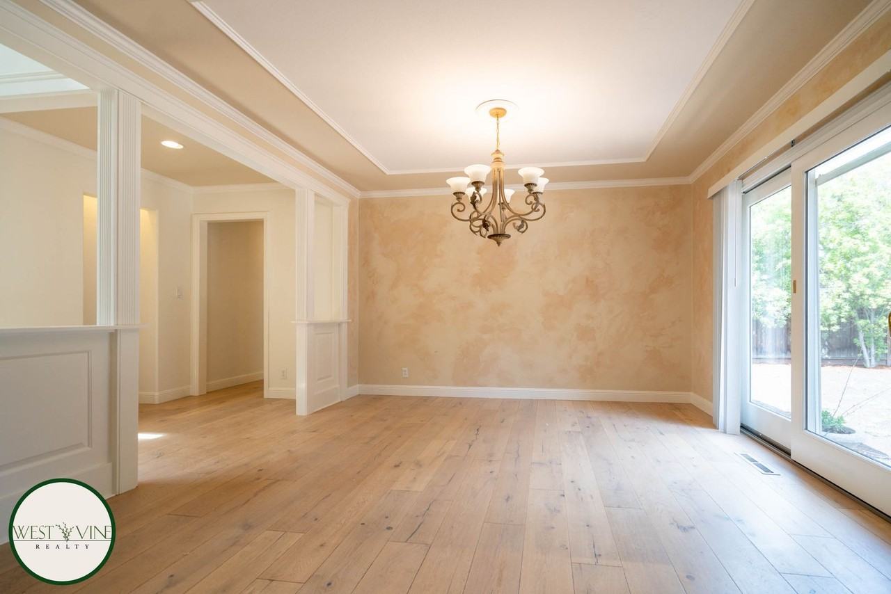 1492 Walbrook Dr - Photo 4 of 27