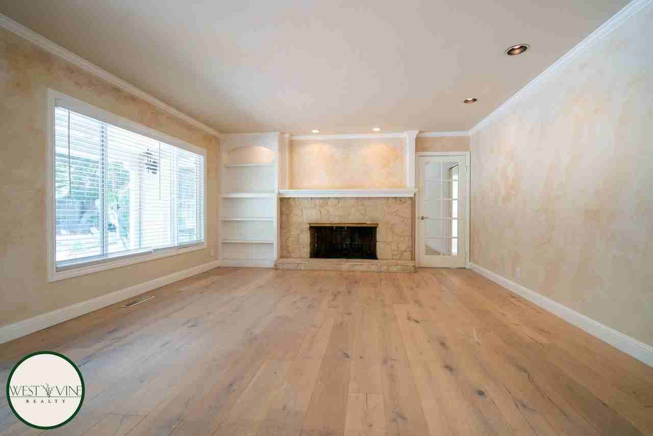 1492 Walbrook Dr - Photo 6 of 27